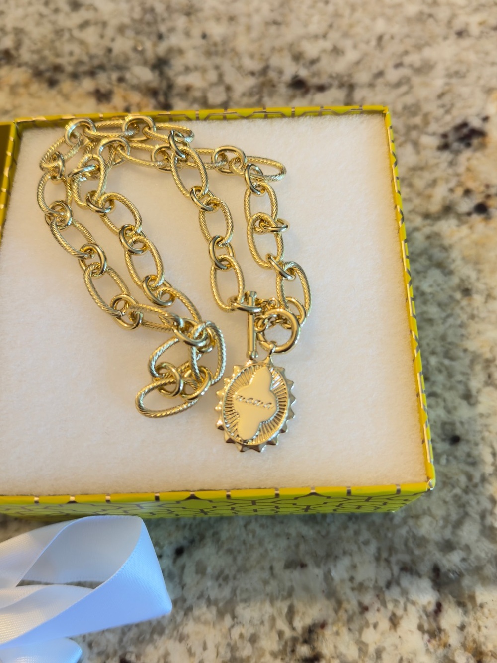 Kendra Scott Gold Chunky Link Necklace with Logo Charm - Picture 5 of 8